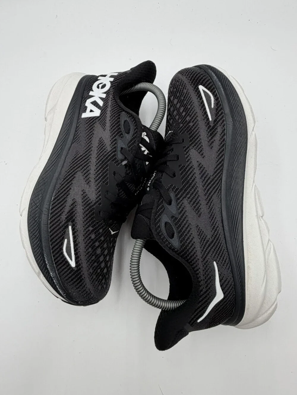 Hoka One One Clifton 9 Black/White Running Shoe's Women's Size 8B 1127896BWHT